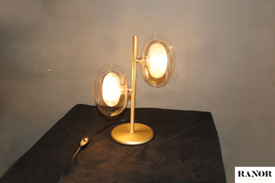 מנורת שולחן בצבע זהב עם 2 נורות