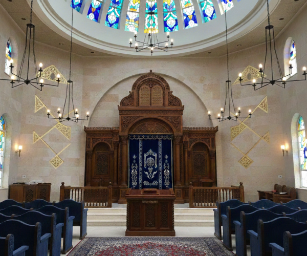 שנדליר-שחור-בית-כנסת